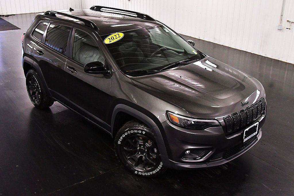 Used 2022 Jeep Cherokee Latitude AWD/4WD image 12