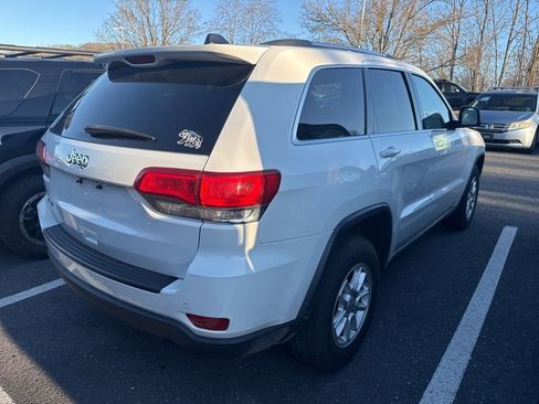 Used 2019 Jeep Grand Cherokee Laredo image 4