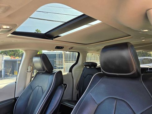 Used 2024 Chrysler Pacifica Limited FWD image 24