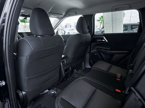 Used 2025 Mitsubishi Outlander ES image 27