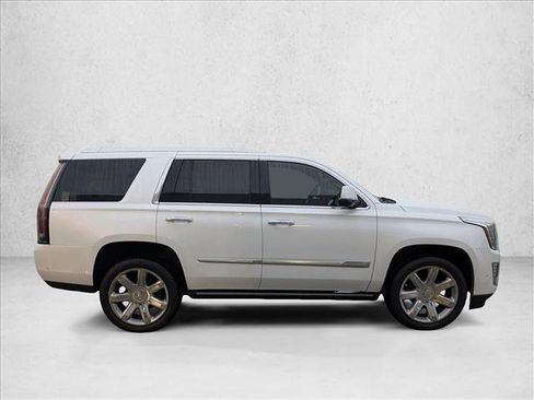 Used 2017 Cadillac Escalade Premium Luxury image 4