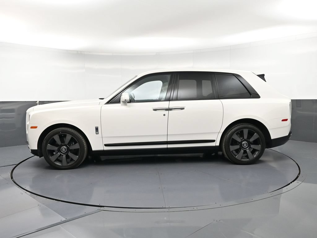 Certified 2022 Rolls-Royce Cullinan w/ Dark Exterior Package AWD/4WD image 2
