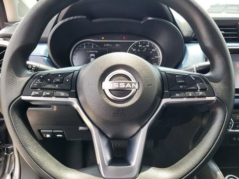Used 2025 Nissan Versa SV FWD image 5