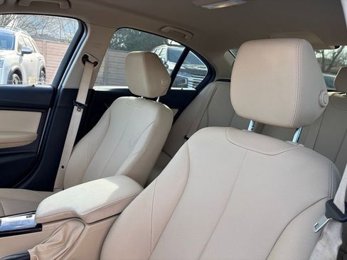 Used 2017 BMW 320i Sedan image 10