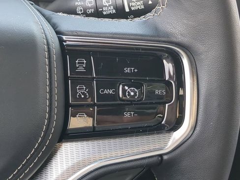 Used 2023 Jeep Grand Wagoneer L Series II w/ Premium Group II image 28