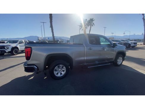 Used 2024 GMC Sierra 1500 SLE w/ Preferred Package image 8