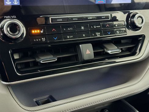 Used 2022 Toyota Highlander Platinum image 13