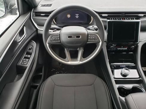 New 2025 Jeep Grand Cherokee L Laredo AWD/4WD image 10