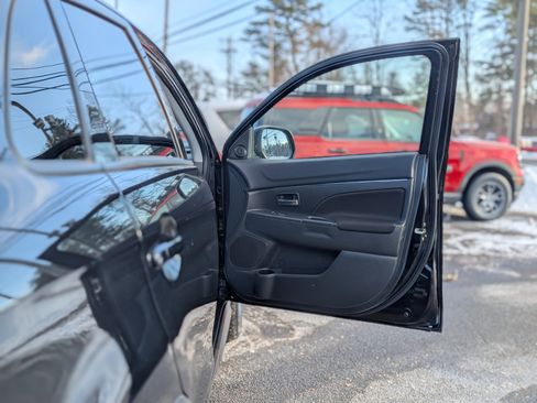 Used 2024 Mitsubishi Outlander Sport ES image 37