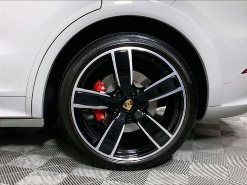 Certified 2022 Porsche Cayenne GTS AWD/4WD image 28