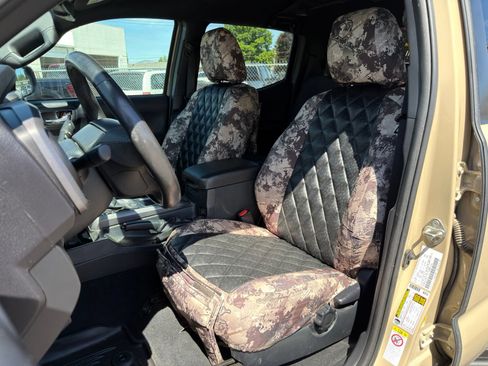 Used 2019 Toyota Tacoma TRD Off-Road AWD/4WD image 11