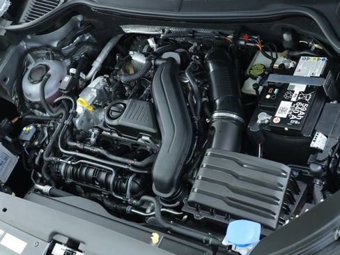 New 2025 Volkswagen Taos SE AWD/4WD image 9
