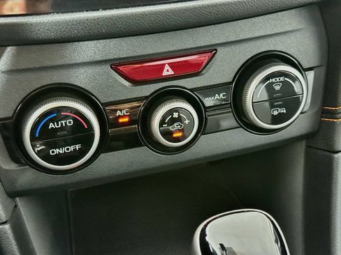 Used 2019 Subaru Crosstrek 2.0i Limited w/ Moonroof Package w/Navigation AWD/4WD image 18