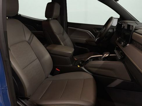 Used 2025 Chevrolet Colorado ZR2 w/ Technology Package AWD/4WD image 9