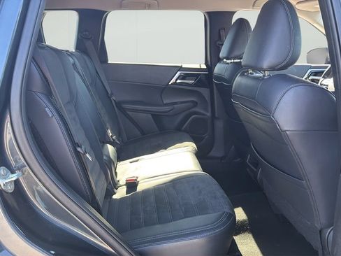 Used 2024 Mitsubishi Outlander FWD image 10