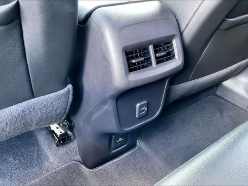 Used 2024 Chevrolet Equinox RS FWD image 33