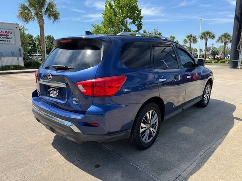 Used 2019 Nissan Pathfinder SL AWD/4WD image 5