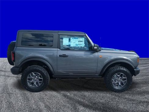 New 2025 Ford Bronco Badlands image 3