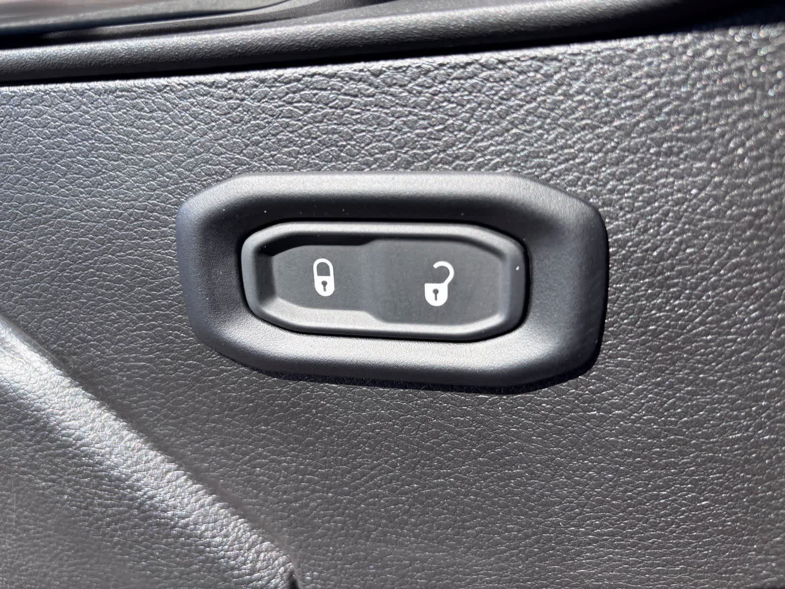 Used 2024 Jeep Wrangler Unlimited Sport AWD/4WD image 21