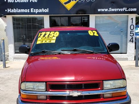 Used 2002 Chevrolet S10 Pickup LS w/ LS Preferred Equipment Group AWD/4WD image 3