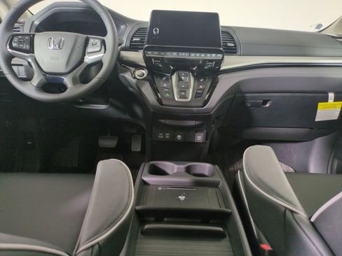 New 2026 Honda Odyssey Touring image 17