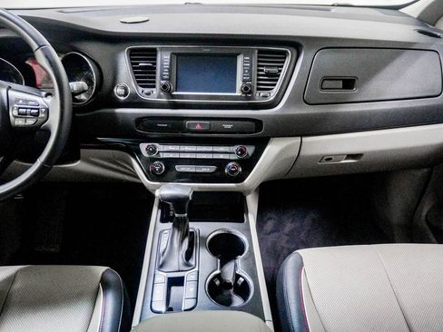 Used 2019 Kia Sedona EX FWD image 22