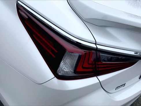 Certified 2025 Lexus ES 350 w/ Premium Package image 29