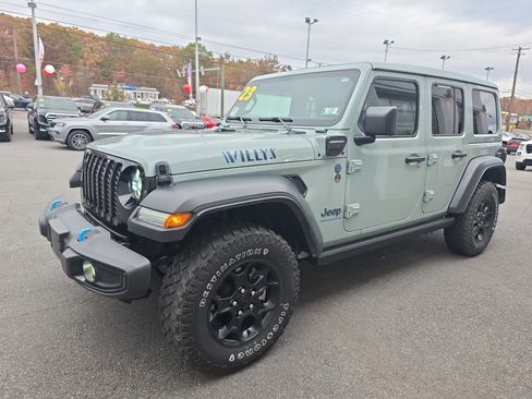 Used 2023 Jeep Wrangler Unlimited w/ Sun & Screen Package image 33