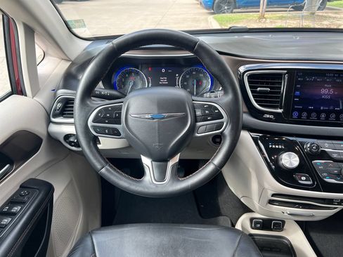 Used 2017 Chrysler Pacifica Touring-L Plus FWD image 13