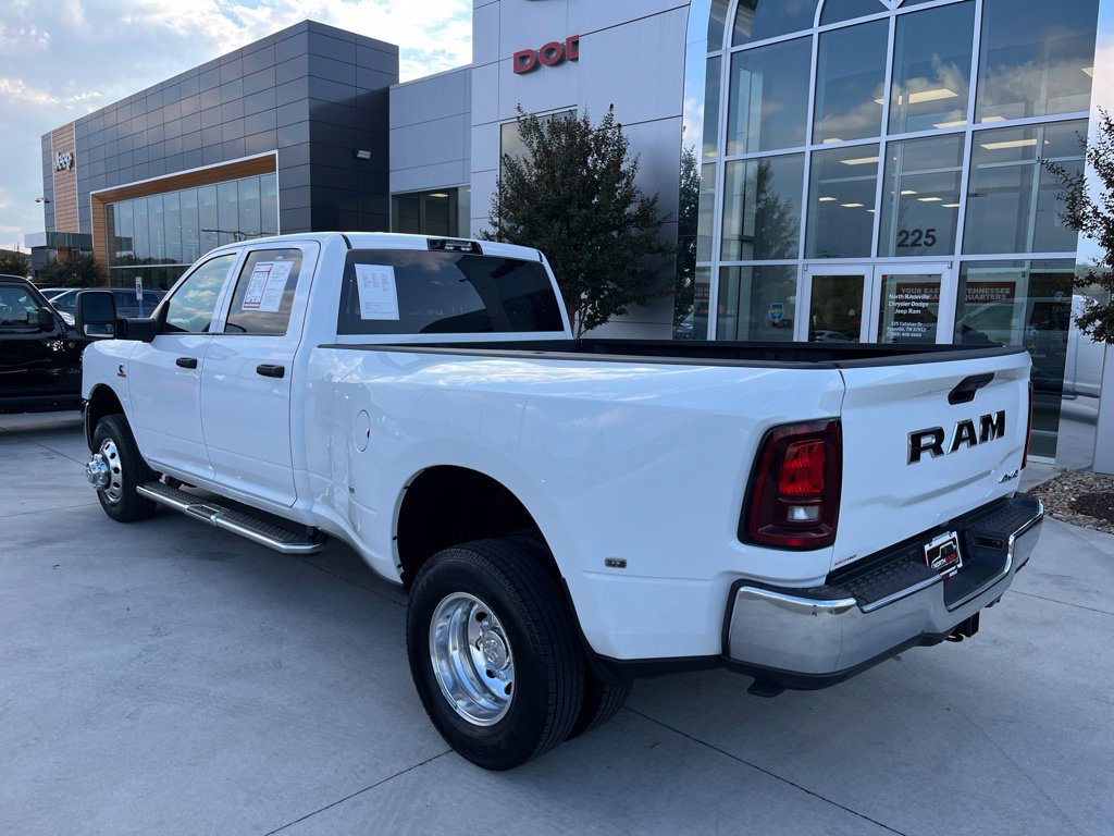 Used 2025 RAM 3500 Tradesman w/ Chrome Appearance Group AWD/4WD image 17