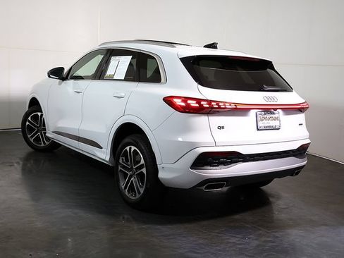 Used 2025 Audi Q5 Premium w/ Convenience Package AWD/4WD image 2
