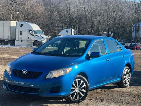 Used 2010 Toyota Corolla LE image 2