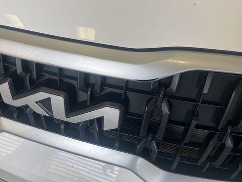 Used 2024 Kia Telluride EX w/ EX Captain's Chair Package AWD/4WD image 13