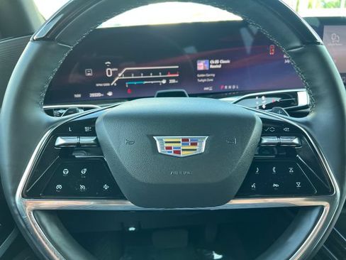 Certified 2025 Cadillac Escalade Premium Luxury AWD/4WD image 34