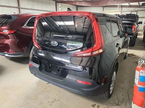 Used 2021 Kia Soul LX FWD image 3