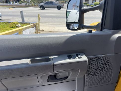 Used 2022 Ford E-350 and Econoline 350 Super Duty RWD image 16