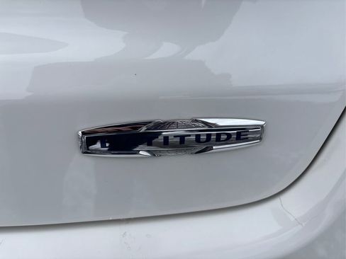 Used 2020 Jeep Compass Latitude w/ Cold Weather Group image 14