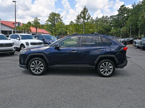 Used 2019 Toyota RAV4 Limited FWD image 2