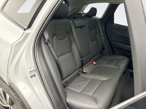 Used 2025 Volvo XC60 B5 Plus image 19