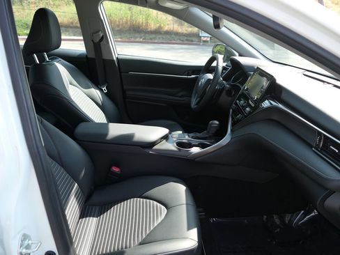 Used 2022 Toyota Camry SE w/ Convenience Package FWD image 27