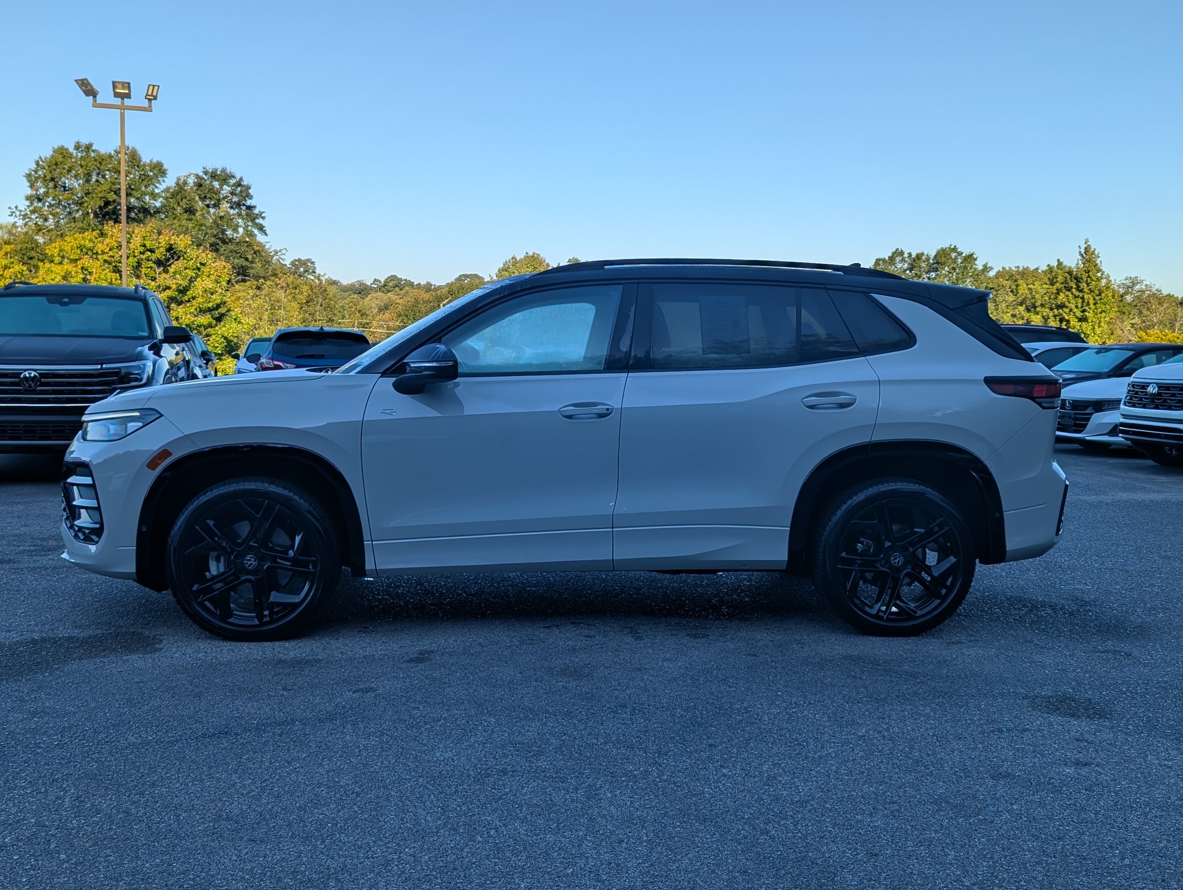 Used 2026 Volkswagen Tiguan SE R-Line AWD/4WD image 6
