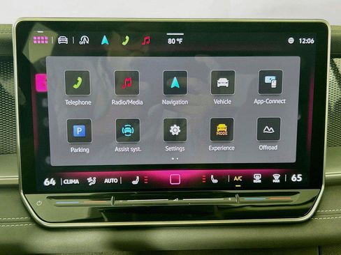 Used 2025 Volkswagen Tiguan SE AWD/4WD image 14