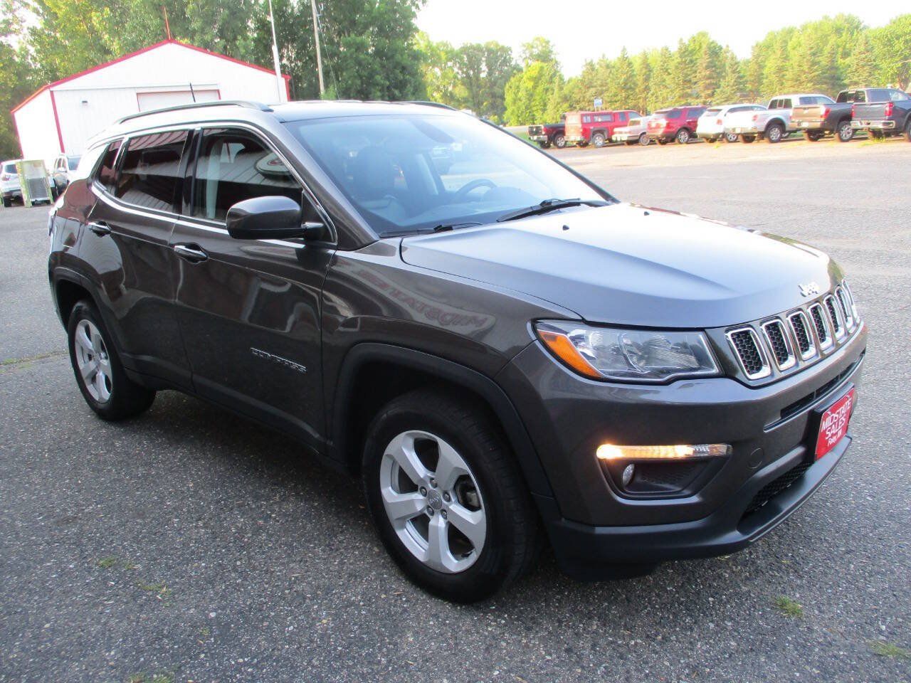 Used 2020 Jeep Compass Latitude w/ Cold Weather Group AWD/4WD image 11