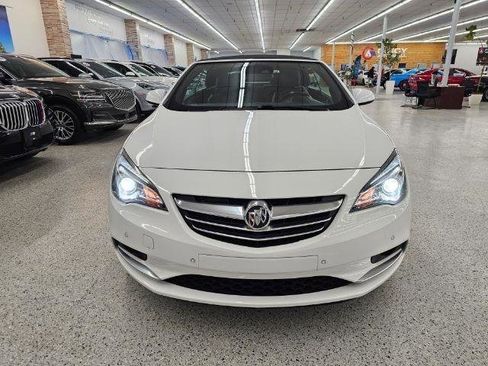 Used 2019 Buick Cascada Premium image 2