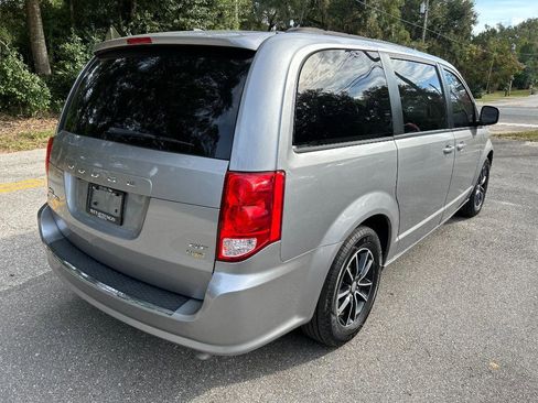 Used 2019 Dodge Grand Caravan GT image 4