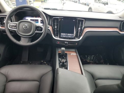 Certified 2025 Volvo V60 B5 Cross Country Plus AWD/4WD image 13
