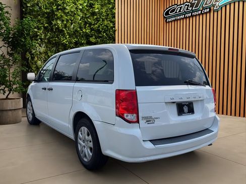 Used 2019 Dodge Grand Caravan SE w/ UConnect Hands-Free Group FWD image 3