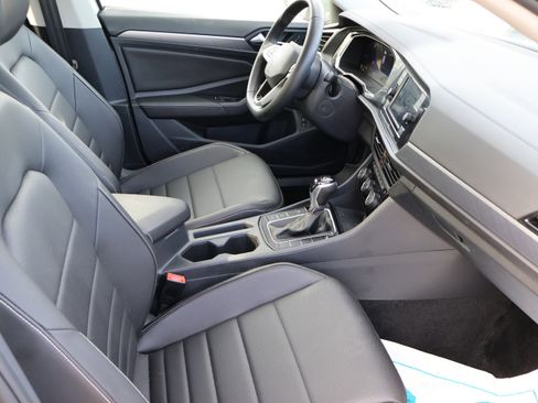 Used 2024 Volkswagen Jetta SE w/ Panoramic Sunroof Package image 11