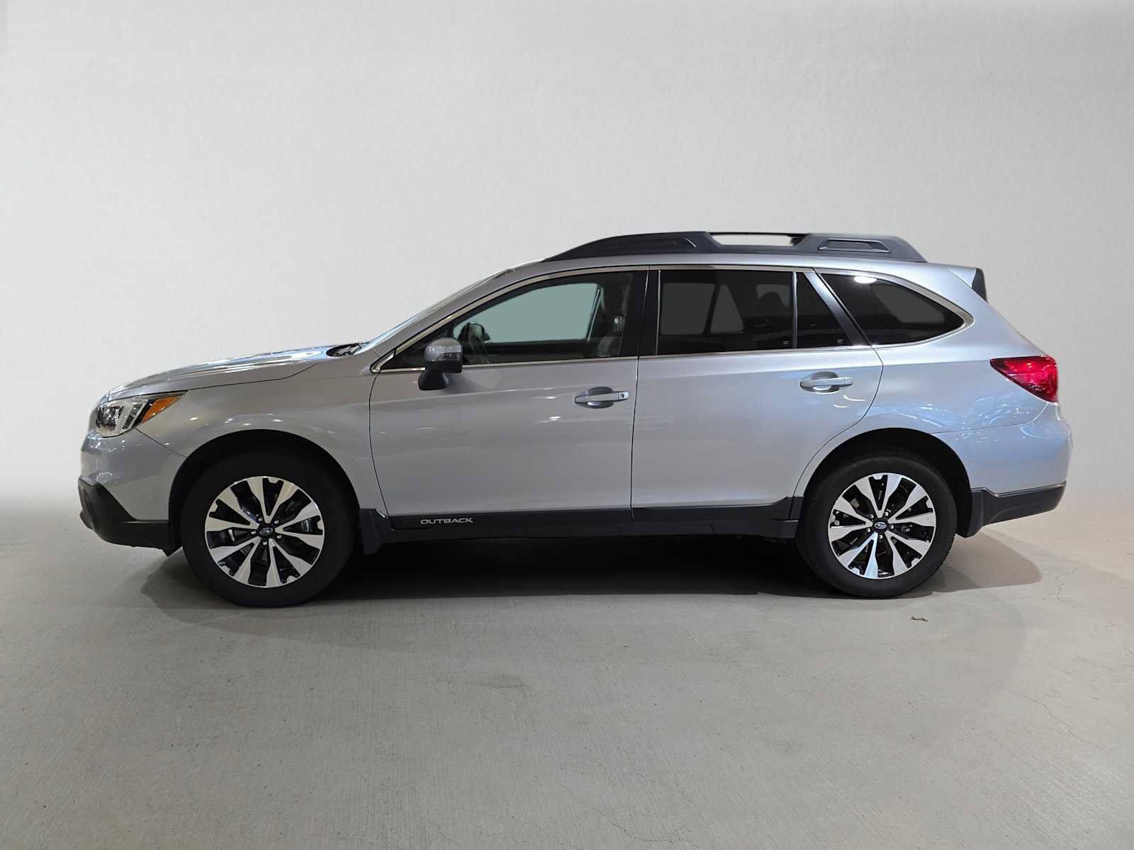 Used 2017 Subaru Outback 3.6R Limited AWD/4WD image 6