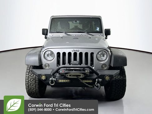Used 2016 Jeep Wrangler Unlimited Rubicon w/ Connectivity Group image 4